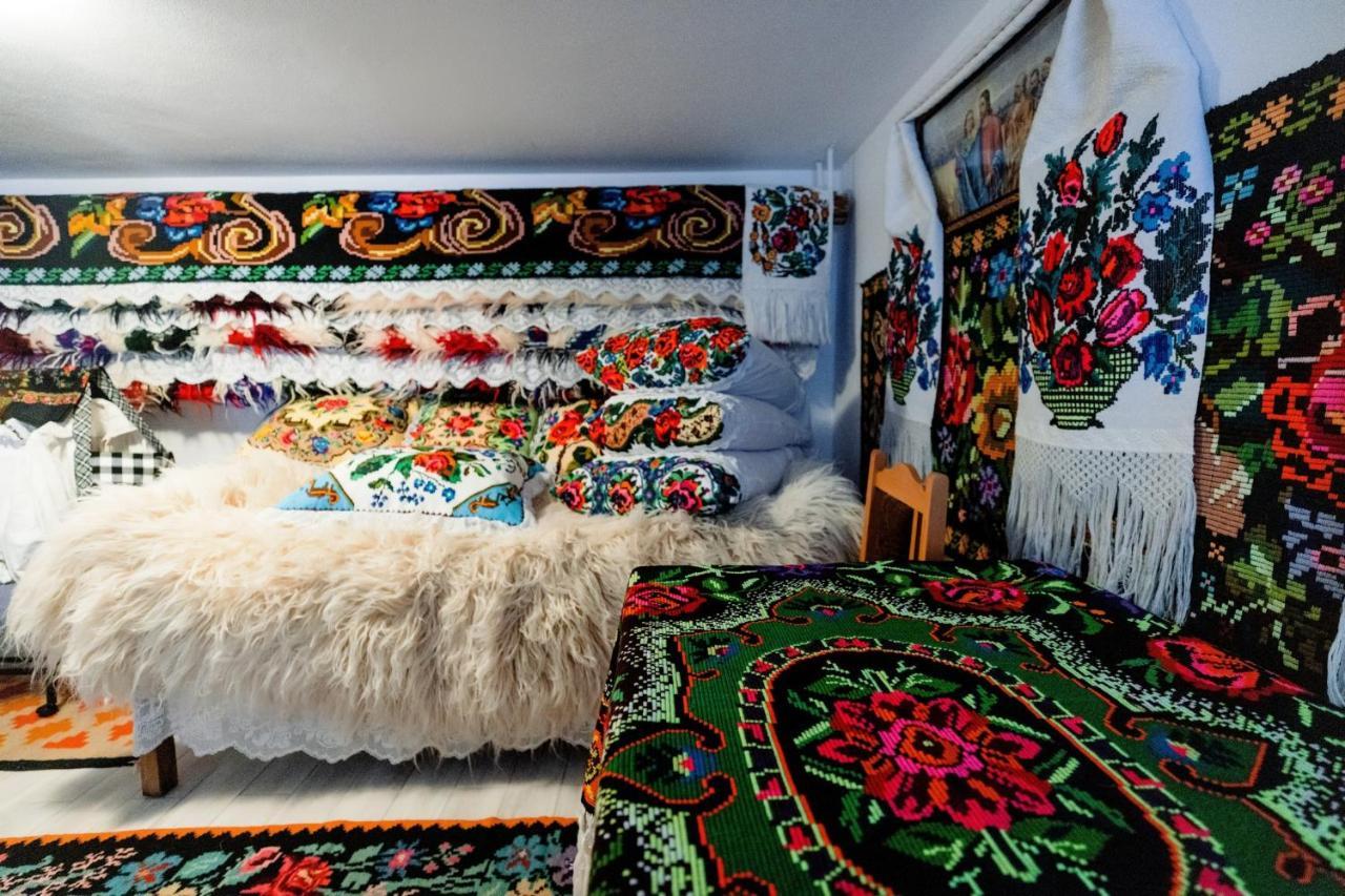 Pensiunea Hai In Maramures Bîrsana Exterior foto